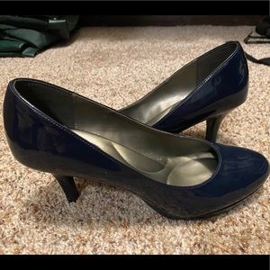 3” navy blue patent leather high heel pumps